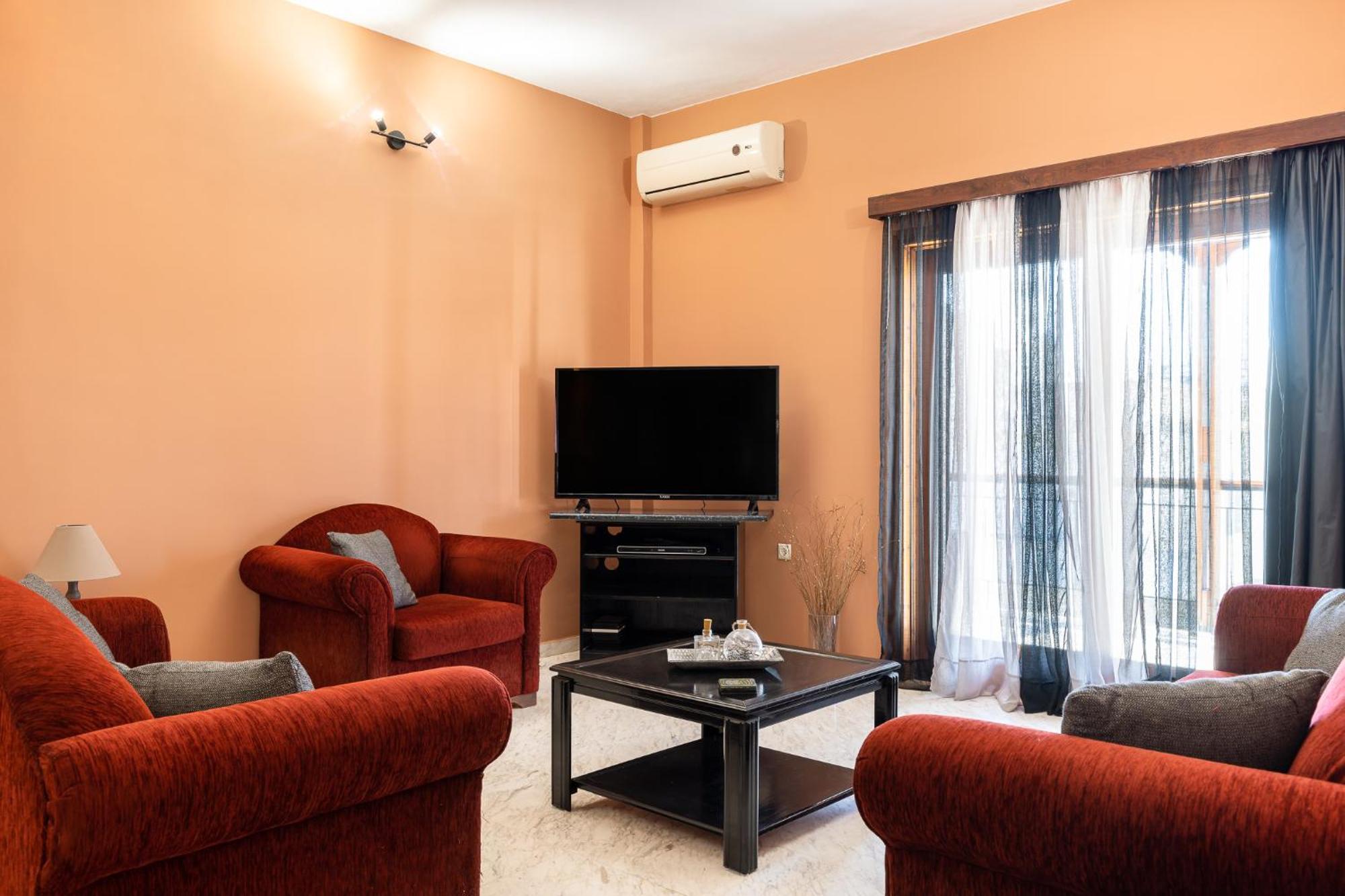Big Spacious In The Heart Of The City! * Khania